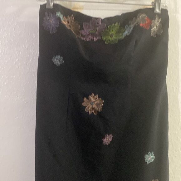 EUC New York & Company Embroidered Floral Black Strapless Dress - Picture 4 of 6
